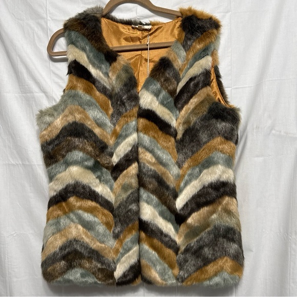 Entro faux fur vest Size large - Picture 2 of 5